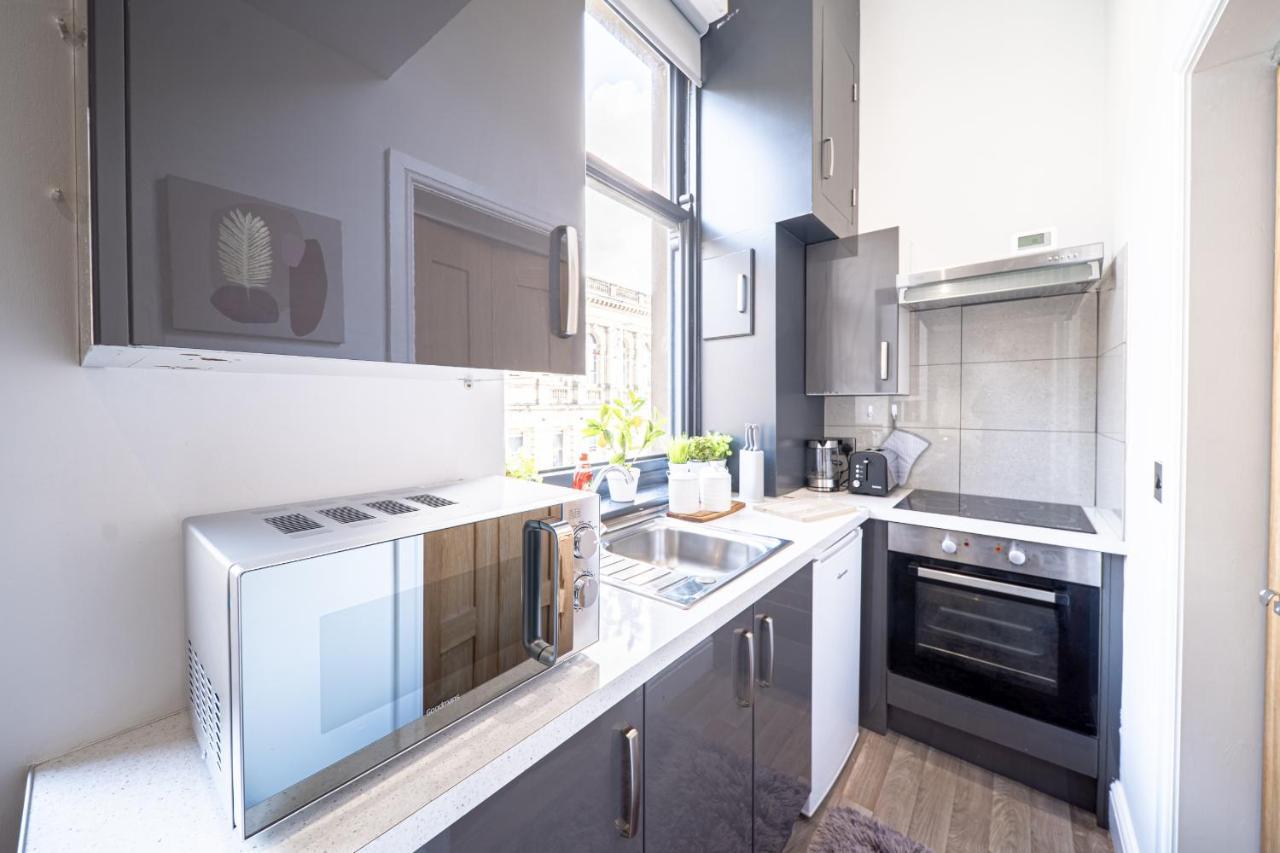 Cozy 1-Bedroom Apartment In The Heart Of Barnsley Town Centre Exterior photo