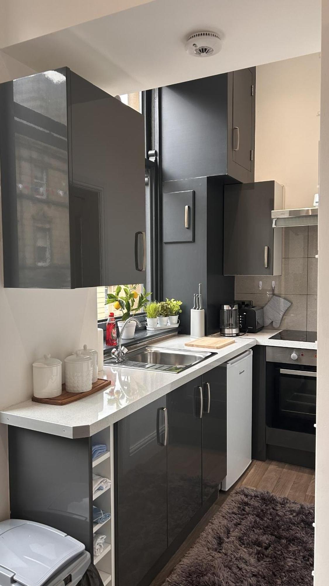 Cozy 1-Bedroom Apartment In The Heart Of Barnsley Town Centre Exterior photo