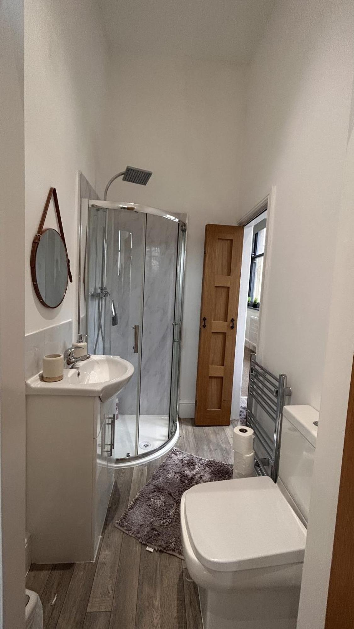 Cozy 1-Bedroom Apartment In The Heart Of Barnsley Town Centre Exterior photo