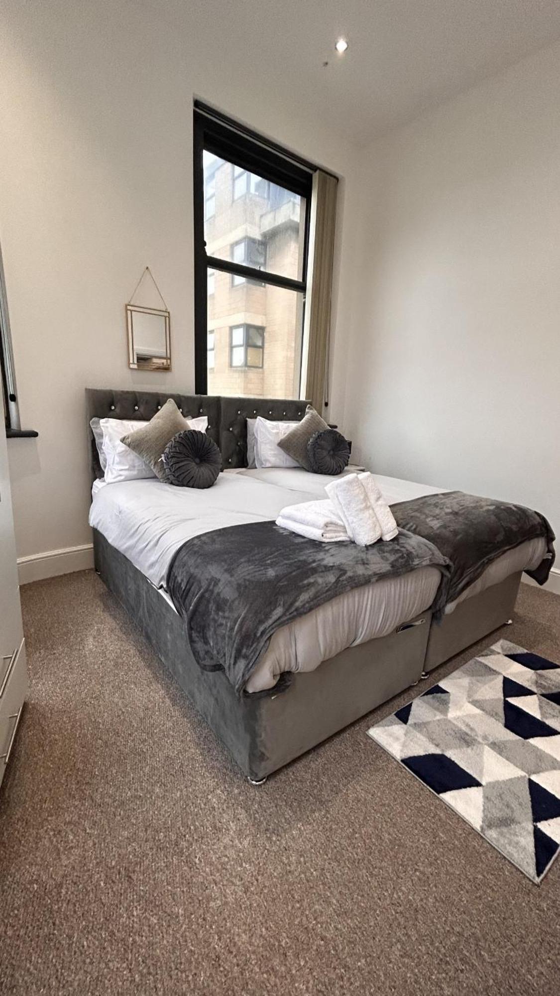 Cozy 1-Bedroom Apartment In The Heart Of Barnsley Town Centre Exterior photo
